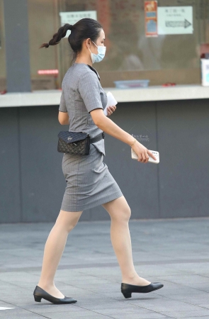 诱惑街拍肉丝OL