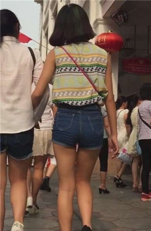 街拍牛仔热裤美腿运动鞋学生妹 [1.19 GB]