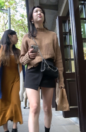 短裙美腿性感美女姐姐