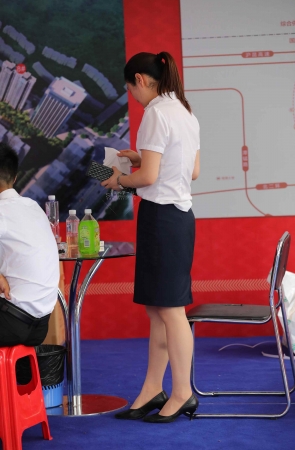 房 姐肉 丝 高 跟休息