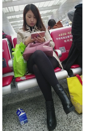 漂亮的黑丝妹子