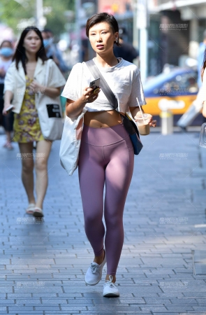 紧身瑜伽裤美女