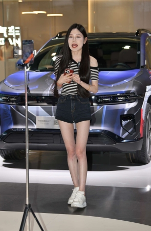 牛仔短裤直播小姐姐