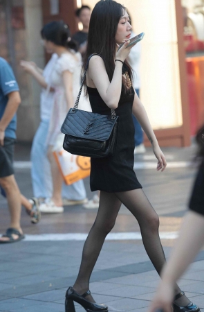 街拍黑丝少妇-19P