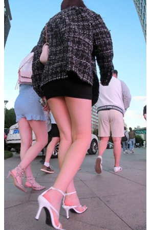 黑色包臀裙美女