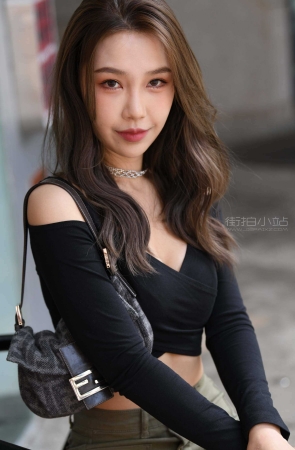 [一始专区] 绿色短裙女孩 【图片➕视频】