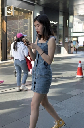 牛仔连衣裙小姐姐的腿很美3A191[24P-679M]