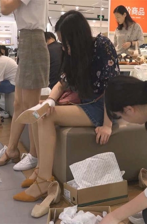 少女细长光滑的丝足