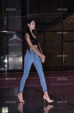 大长美腿高跟紧牛小姐姐