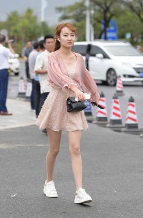 2011-20+43-丝 袜小姐姐