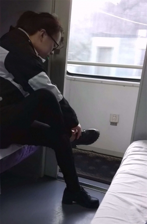 火车上我上铺的美女