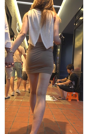 丰腴紧身包臀裙