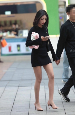 诱惑肉丝街拍高跟少妇-15P