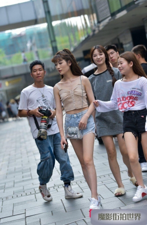 长腿热裤美眉3A1763[132M]