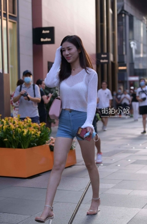 搭讪热牛大长腿美女