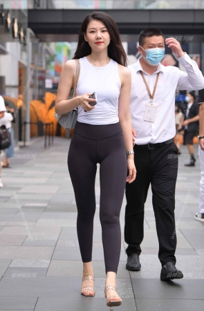 2383-16=237√艳遇W字母紧身裤美女【套图➕视频】 22P