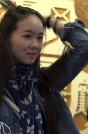 牛仔外套美女一双玉足超级白嫩 [1.48 GB/MP4]