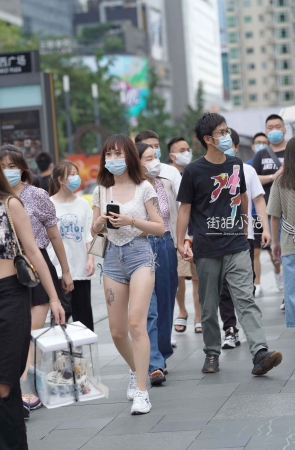 有纹身的热牛小姐姐