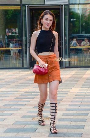 蹭拍时尚长腿罗马靴美女