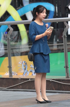 街拍肉丝高跟OL