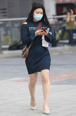 诱惑街拍肉丝高跟