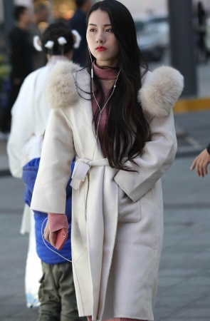 漂亮街拍肉丝高跟shaofu