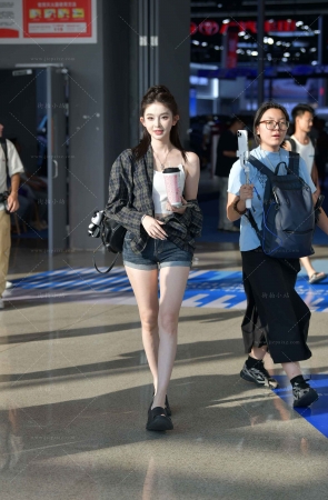 小清新热裤大眼妹纸