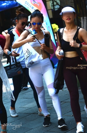 咔喳赛帖 —–白色总显得透