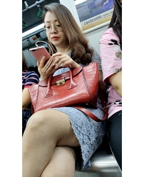 风情万种连衣裙美妇 [602 MB/mp4]