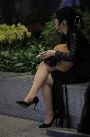 【街拍心灵】机场候机楼偶遇肉丝尖头细街拍高跟御姐