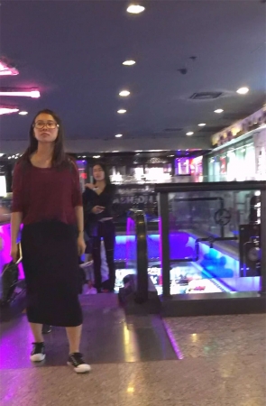 超苗条的黑色紧身裤