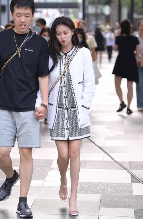 22617-24+84爱撒娇的美腿女友 12P