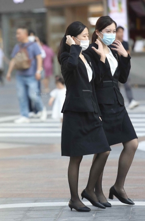 【珏一笑而过】诱惑街拍黑丝OL