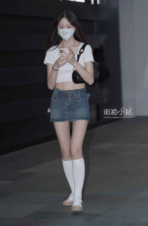 夜拍牛仔短裙小姐姐