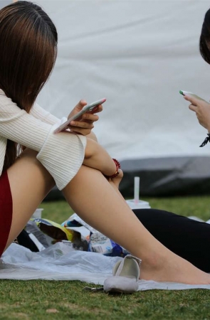 No1534 美女草地脱鞋露丝足 第3套