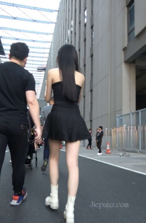 4K – 性感火辣身材美女 [1.76 GB/MP4]