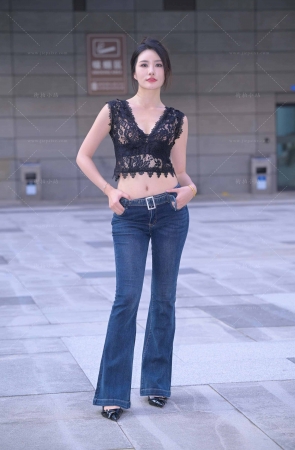 搭讪牛仔裤长腿美姐