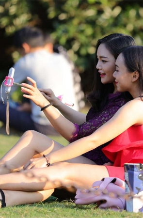 No1160 为婚宴打扮，为自拍摆姿，这条无边长腿请看官收好