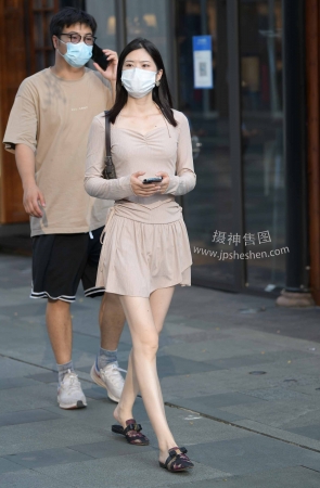 2286-5+116爱穿拖鞋的美腿少妇 14P