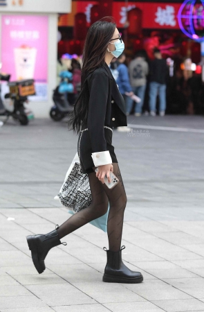 诱惑街拍黑丝shaofu