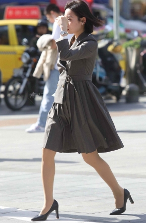 诱惑街拍肉丝高跟shaofu