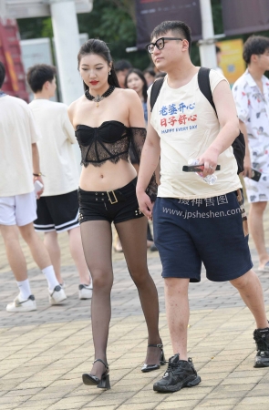 23623-22=95/老婆开心，生活舒心，爱穿黑丝的老婆 16P