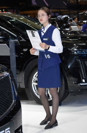 2469-67=59√黑丝，眼镜妹销售员 10P