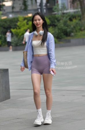 23523-1=39紧致热裤女孩 12P