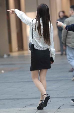 诱惑肉丝高跟街拍少妇-15P