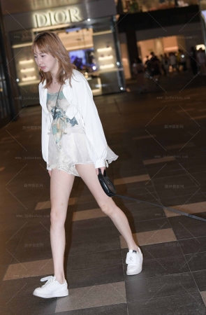 23620-9=20√茂盛黑森林，街拍热裤穿搭【春光外 2P