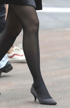 诱惑街拍黑丝高跟shaofu