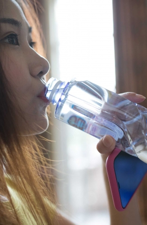 摘花的热裤美女