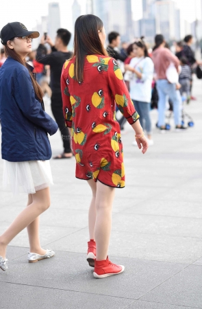 两个都穿了街拍丝袜