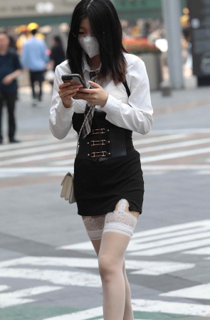 诱惑街拍肉丝妹子